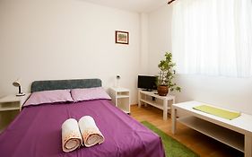 Friendly People'S Guest House